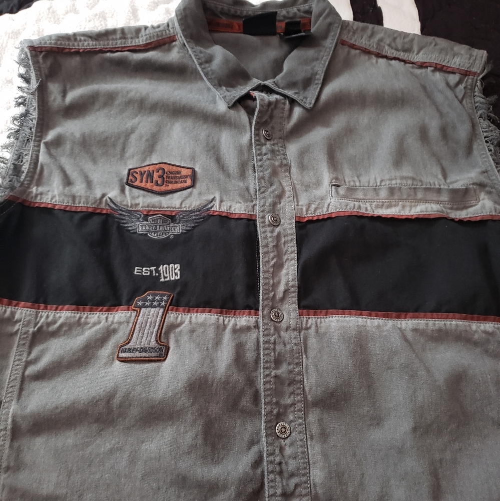 Mens harley-davidson sleeveless button down shirt 2xl.